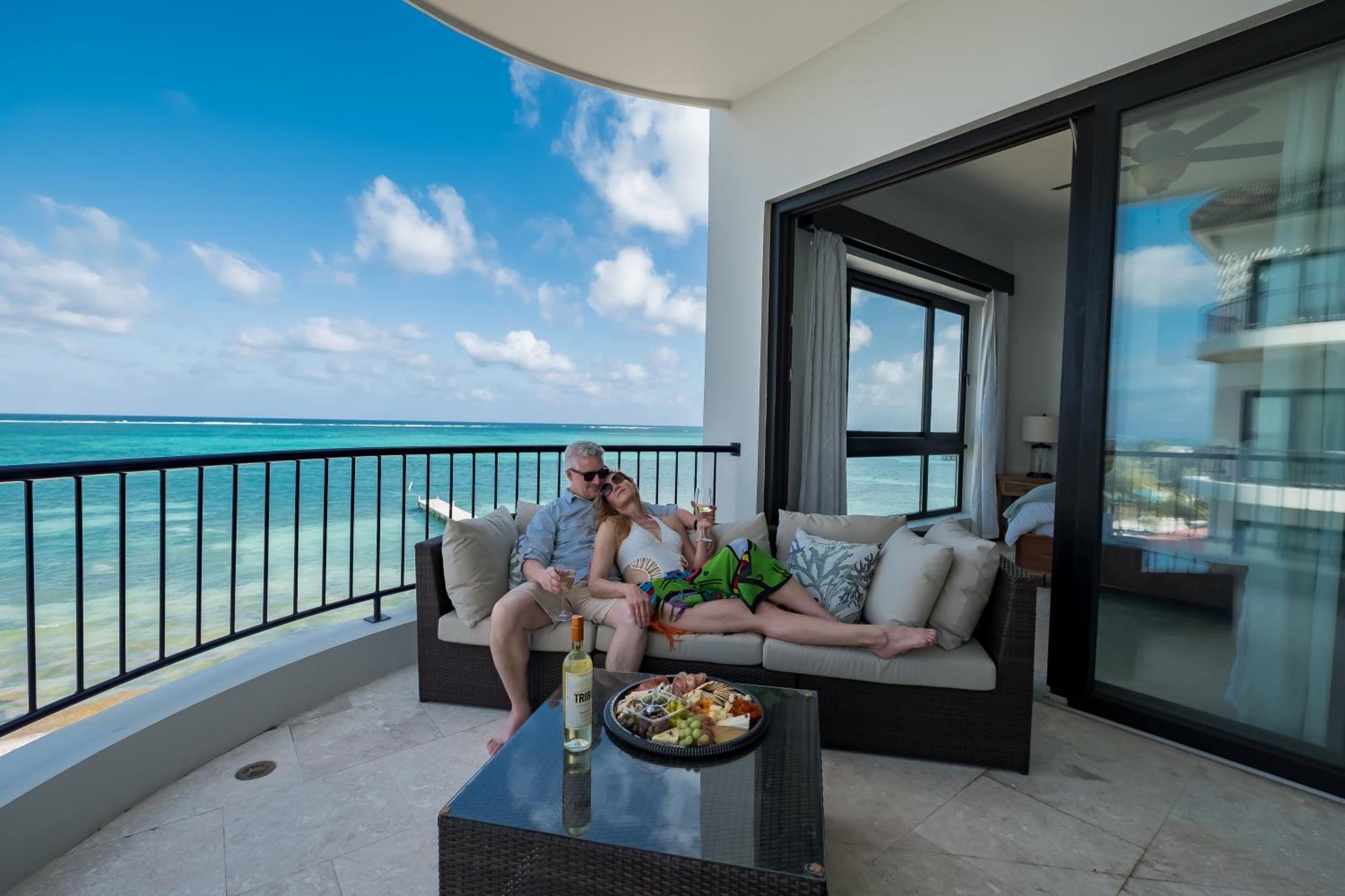 Diamante Beachfront Suites سان بيدرو المظهر الخارجي الصورة