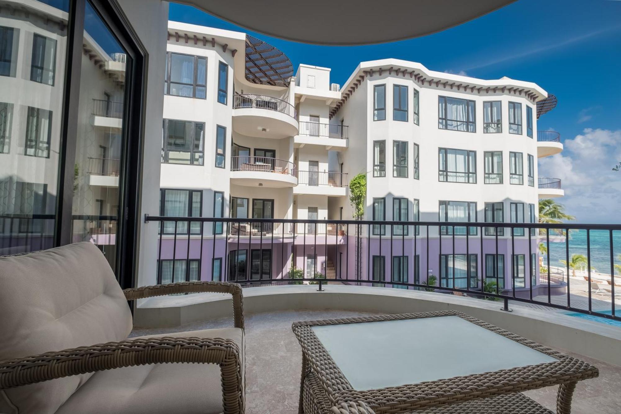 Diamante Beachfront Suites سان بيدرو المظهر الخارجي الصورة