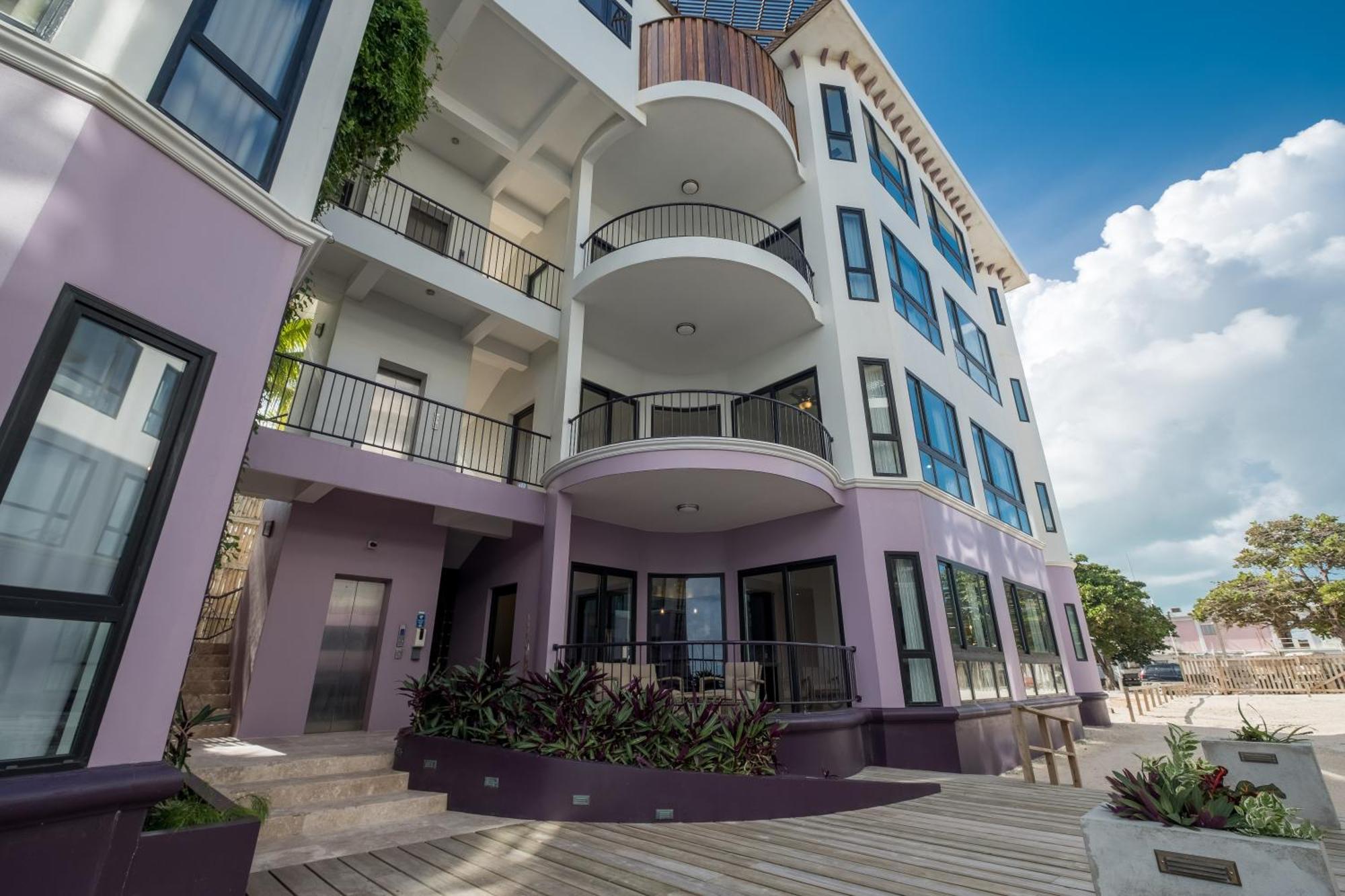 Diamante Beachfront Suites سان بيدرو المظهر الخارجي الصورة
